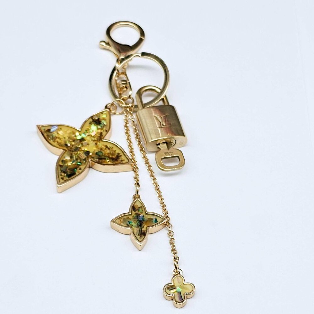 LV Gold Padlock & Key 🔒 Authentic Louis Vuitton Bag Unbranded Flower Charm - Picture 9 of 11